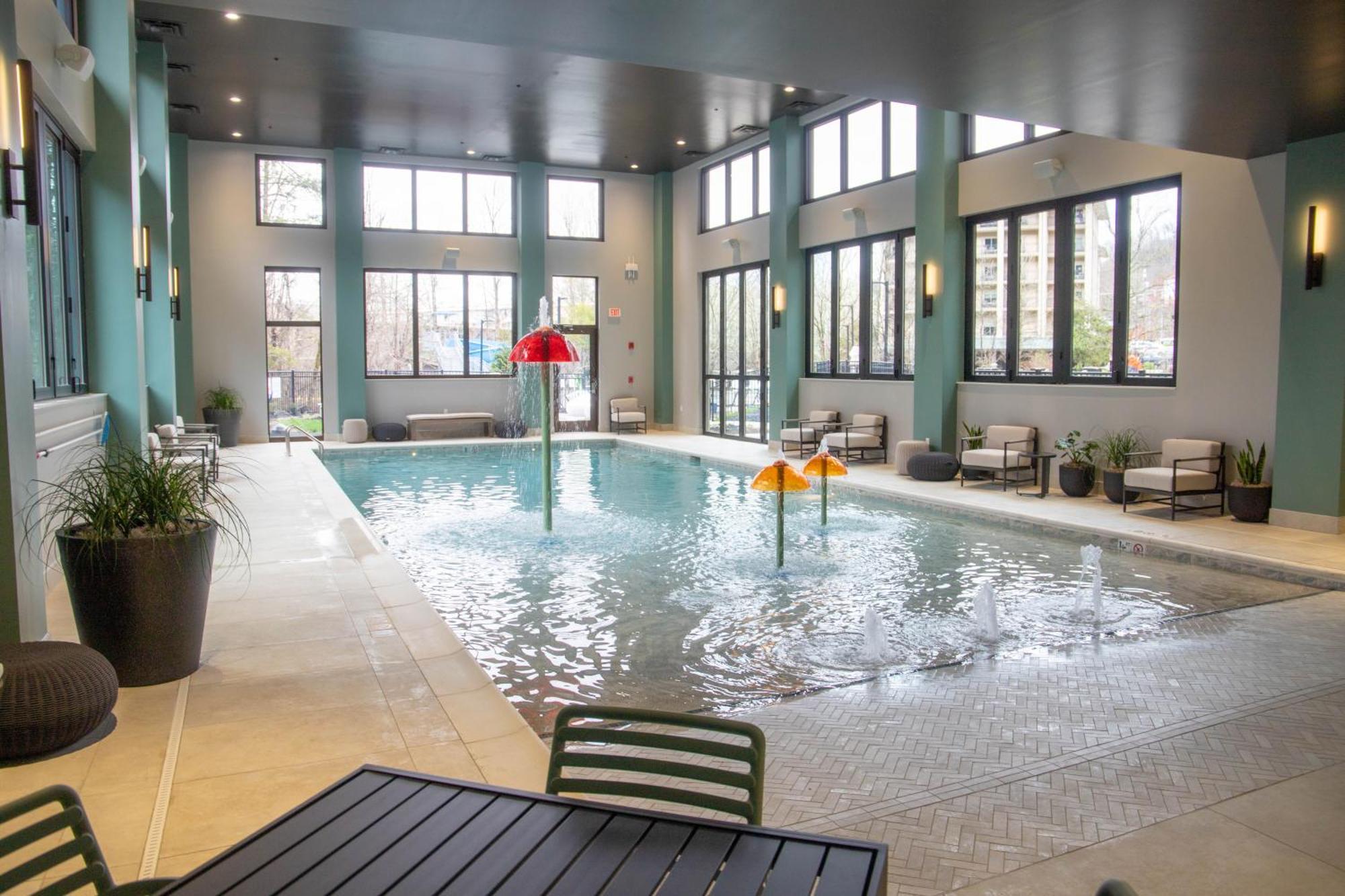 Embassy Suites By Hilton Gatlinburg Resort Экстерьер фото