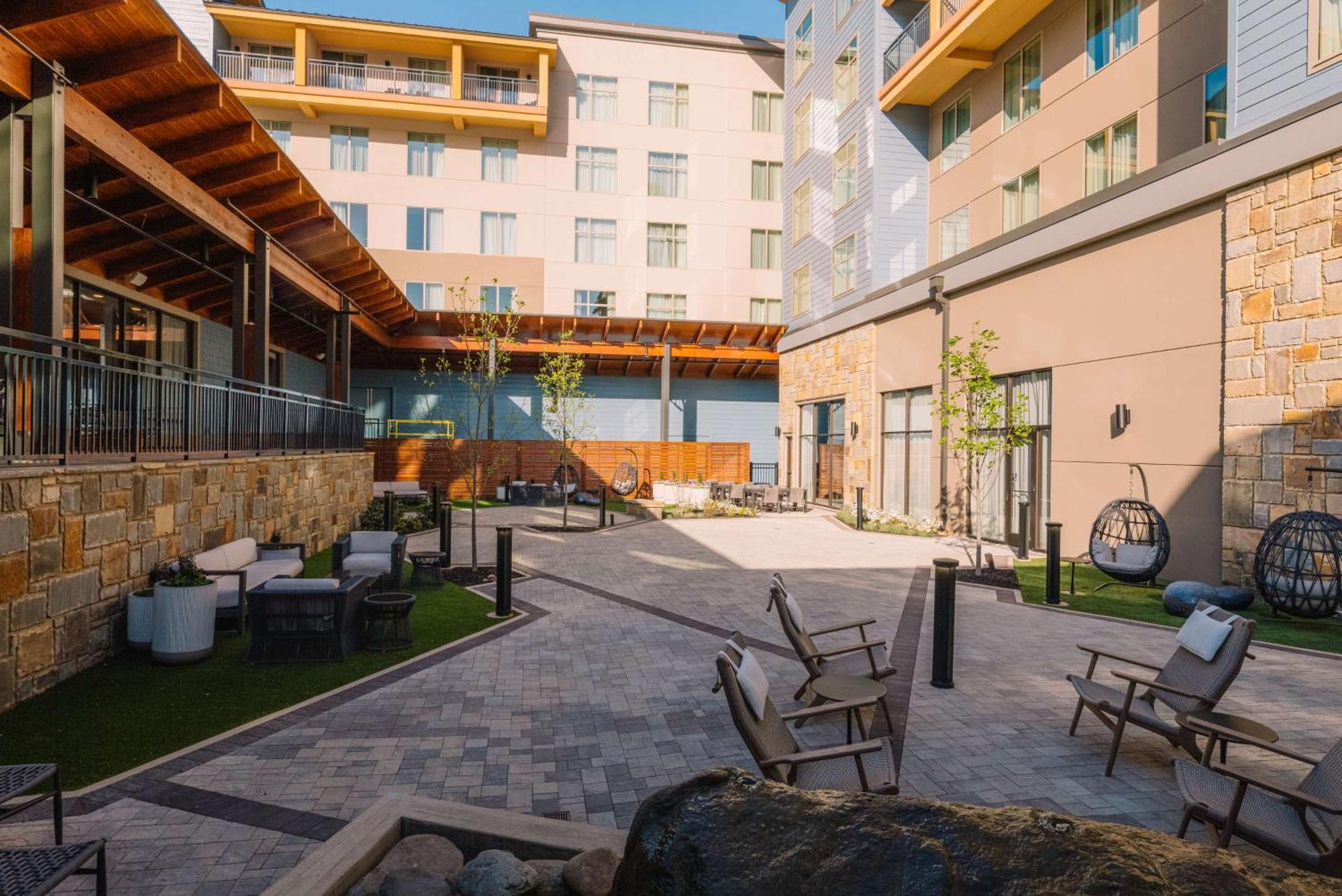 Embassy Suites By Hilton Gatlinburg Resort Экстерьер фото