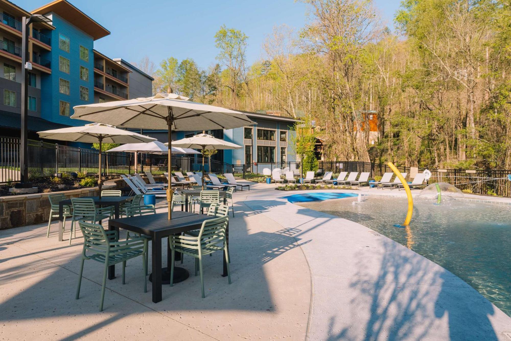 Embassy Suites By Hilton Gatlinburg Resort Экстерьер фото