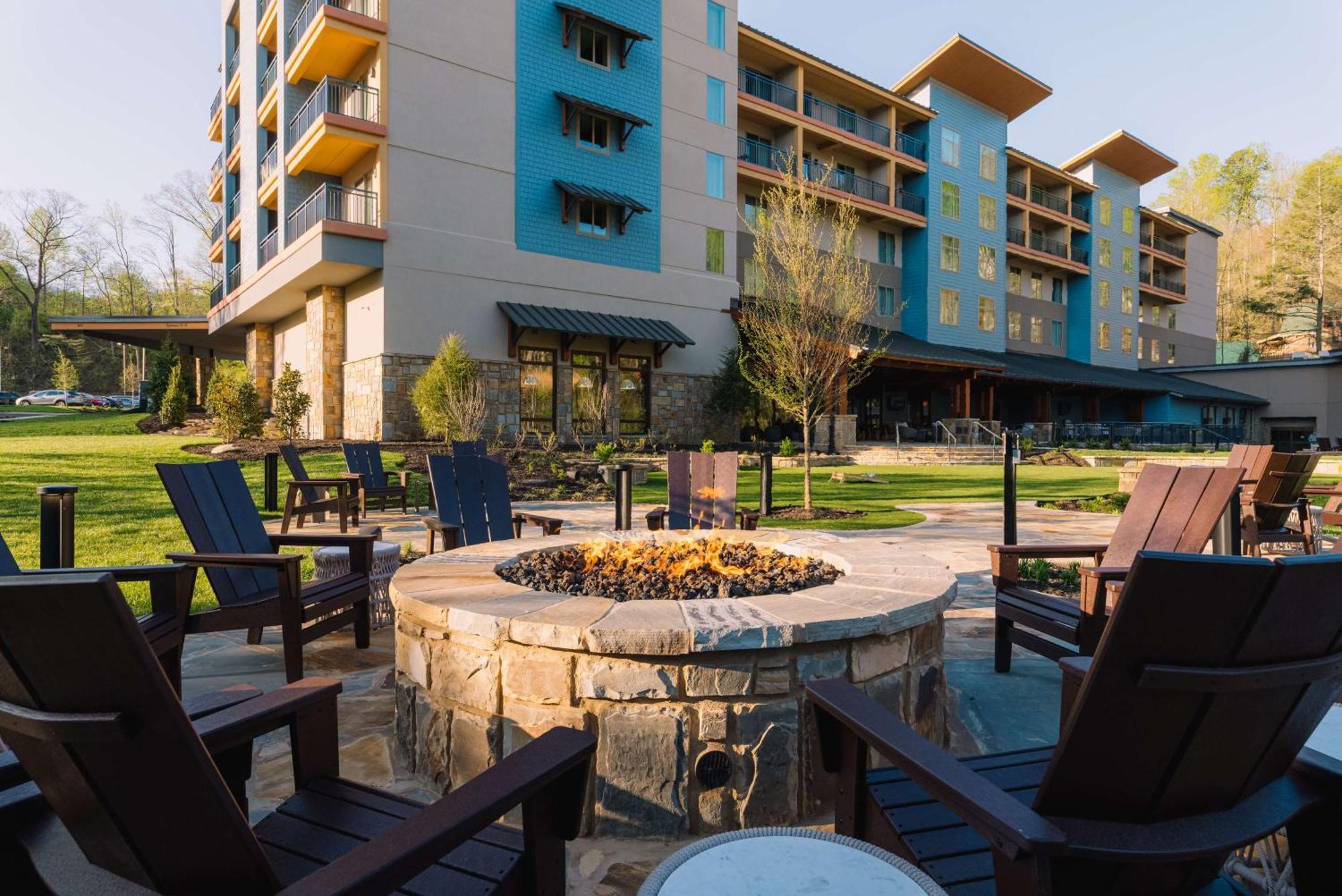 Embassy Suites By Hilton Gatlinburg Resort Экстерьер фото